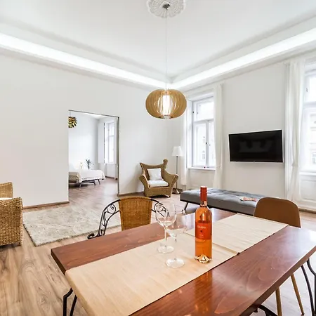 Budapest City Apartment * Будапешт
