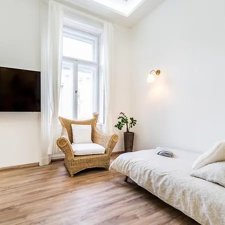 Budapest City Apartment Апартаменты *